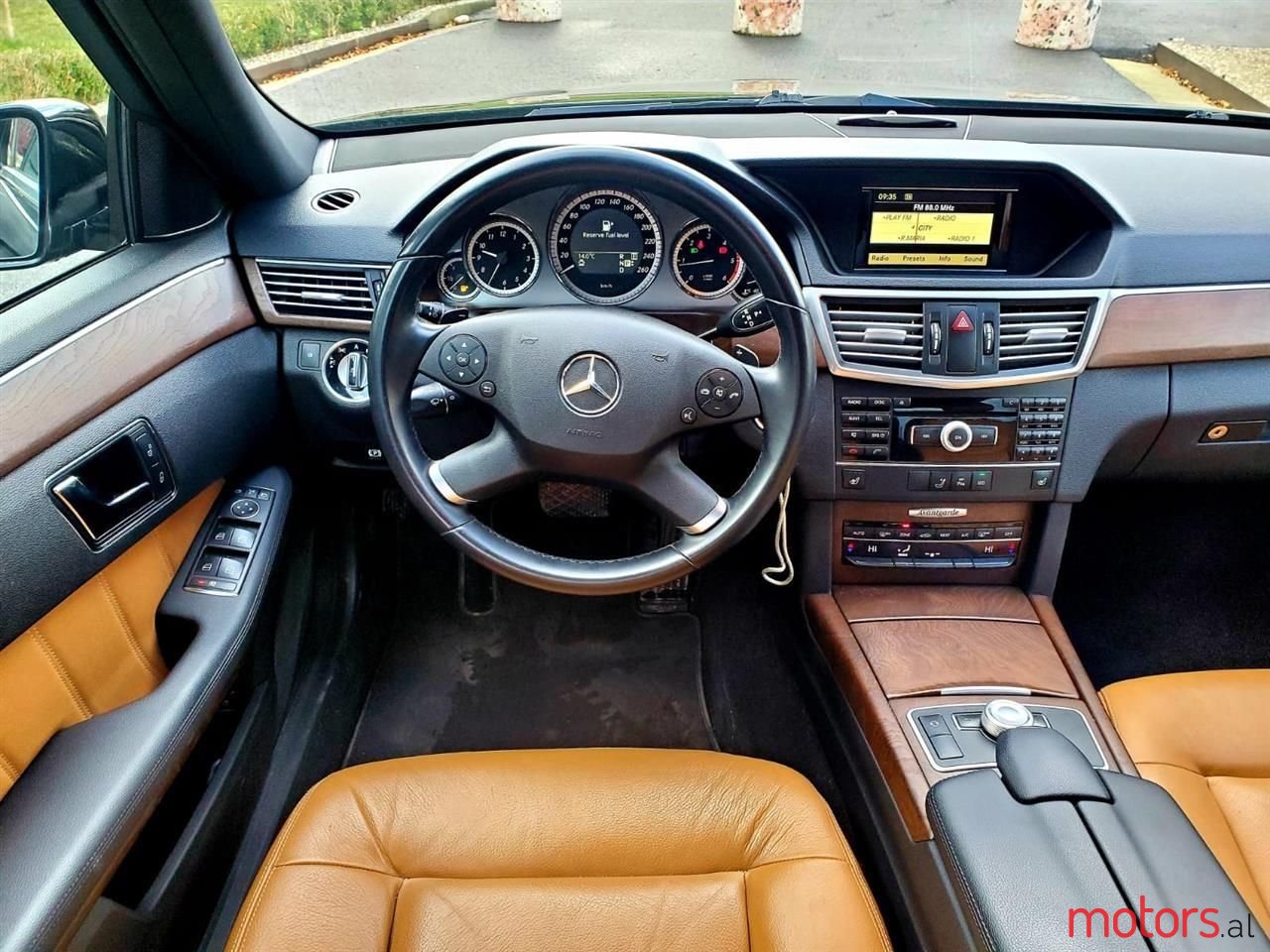 2012' Mercedes-Benz E 250 photo #5