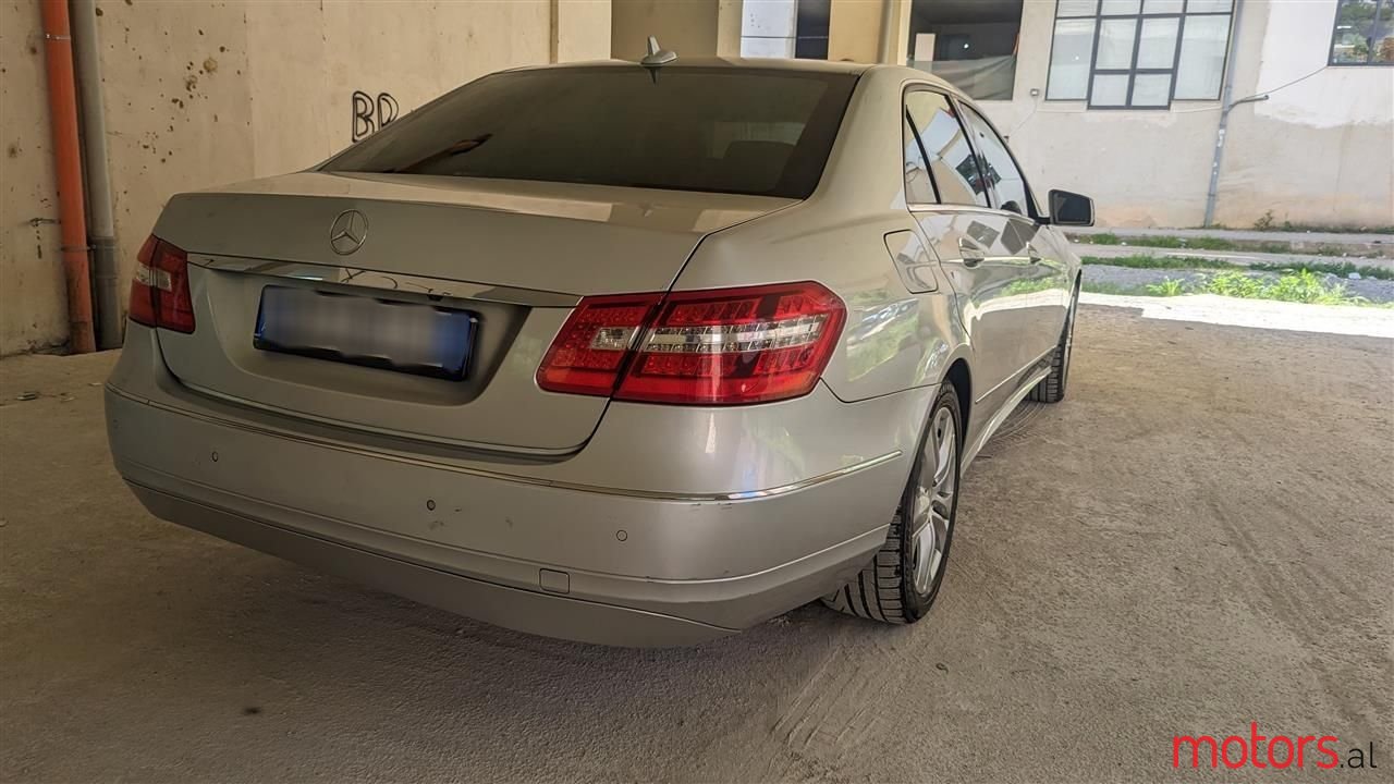 2010' Mercedes-Benz E 220 photo #4