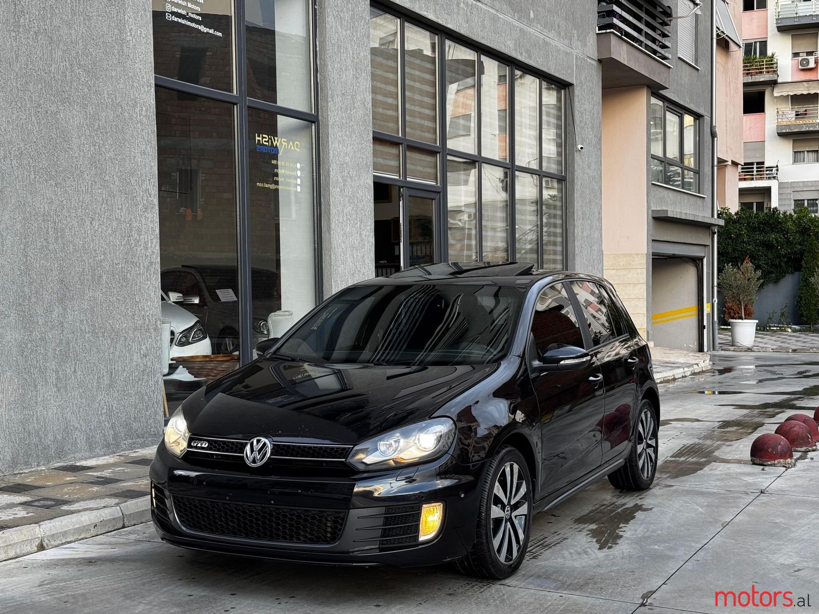 2010' Volkswagen Golf photo #2