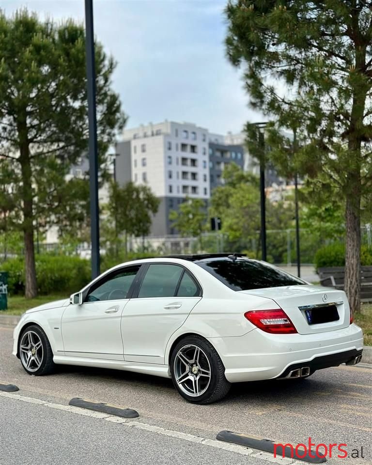 2011' Mercedes-Benz C 220 photo #2