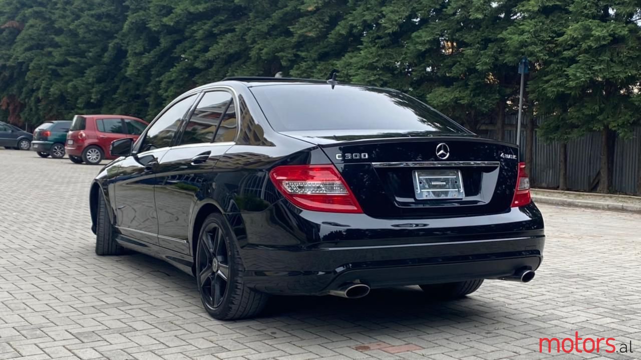 2011' Mercedes-Benz C 300 photo #6