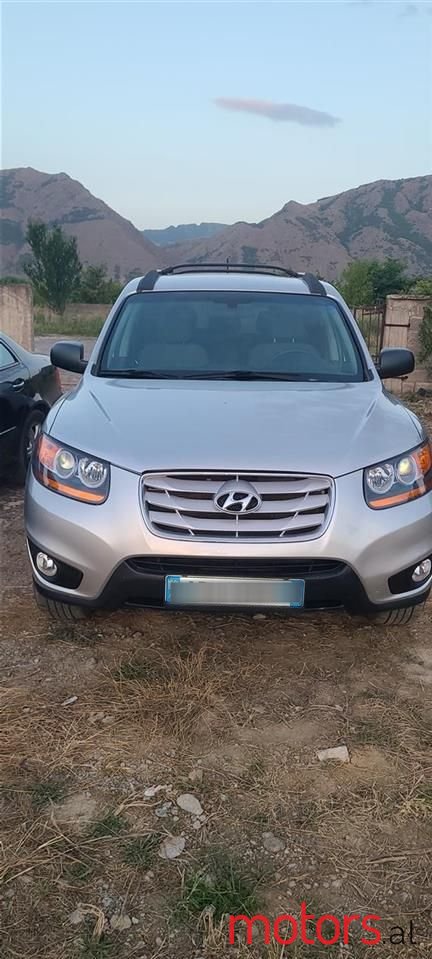 2011' Hyundai Santa Fe photo #1