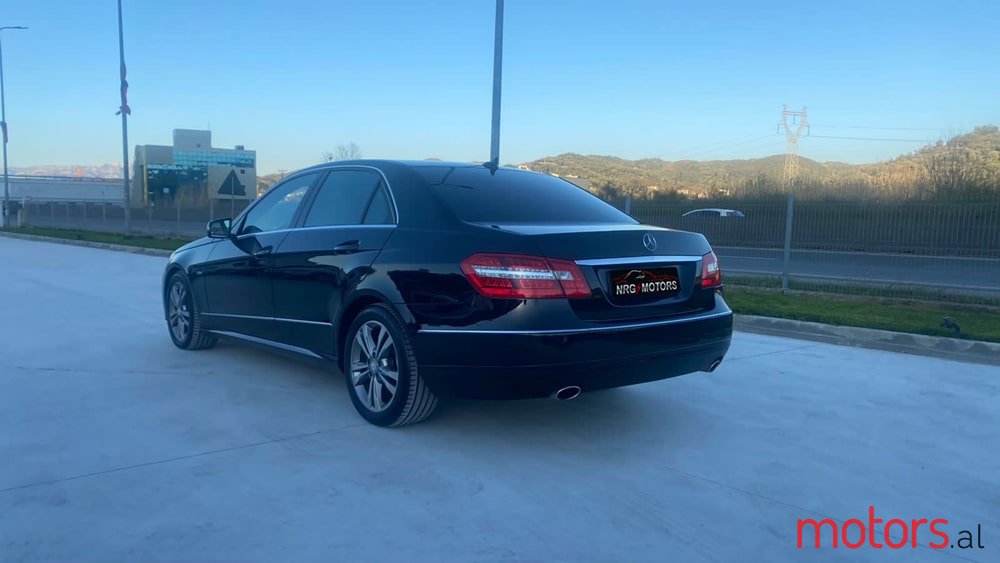 2009' Mercedes-Benz E-Class photo #4