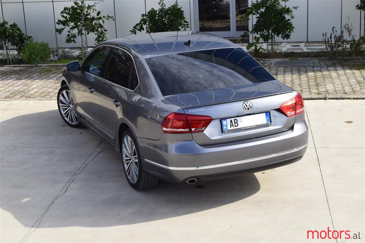 2015' Volkswagen Passat photo #4