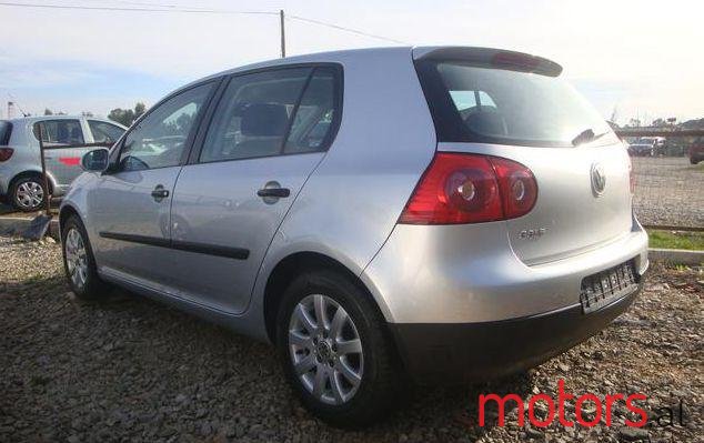 2005' Volkswagen Golf photo #2