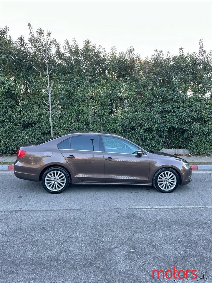 2011' Volkswagen Jetta photo #4