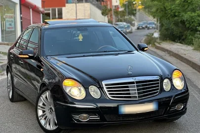 2008' Mercedes-Benz E 320