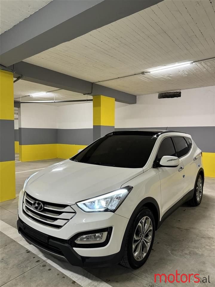 2012' Hyundai Santa Fe photo #4