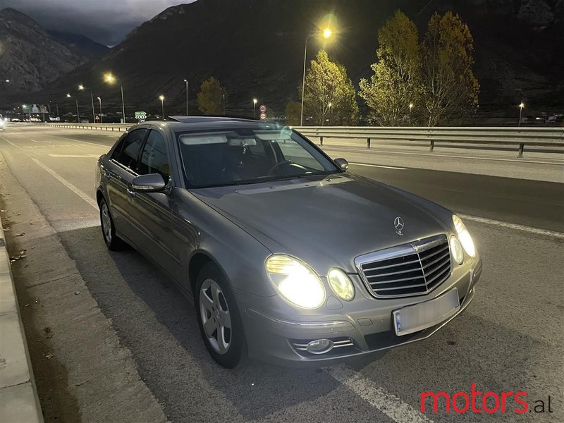 2008' Mercedes-Benz E 320 photo #3