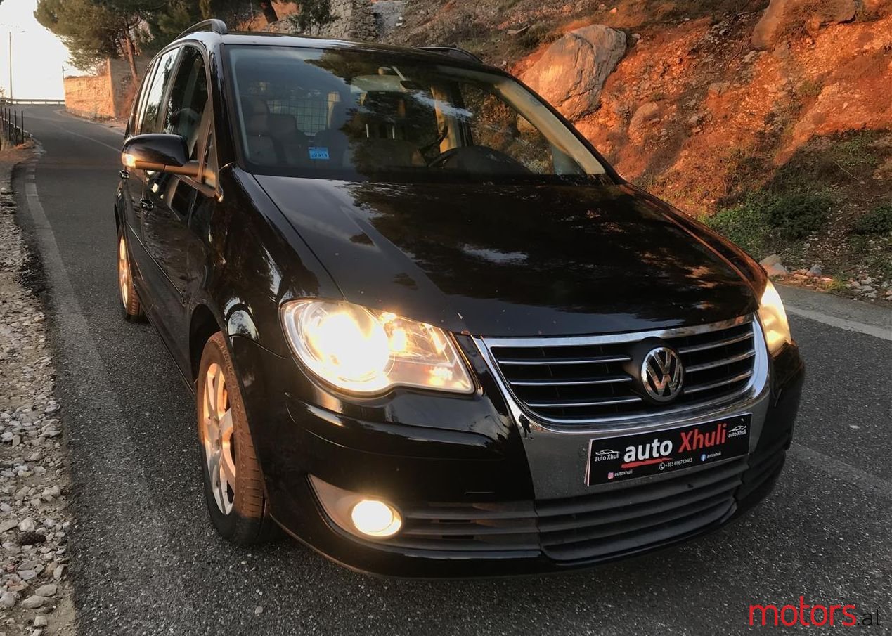 2007' Volkswagen Touran photo #1