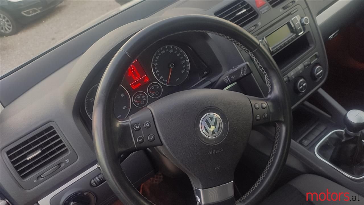 2008' Volkswagen Golf photo #6