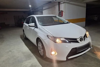 2013' Toyota Auris