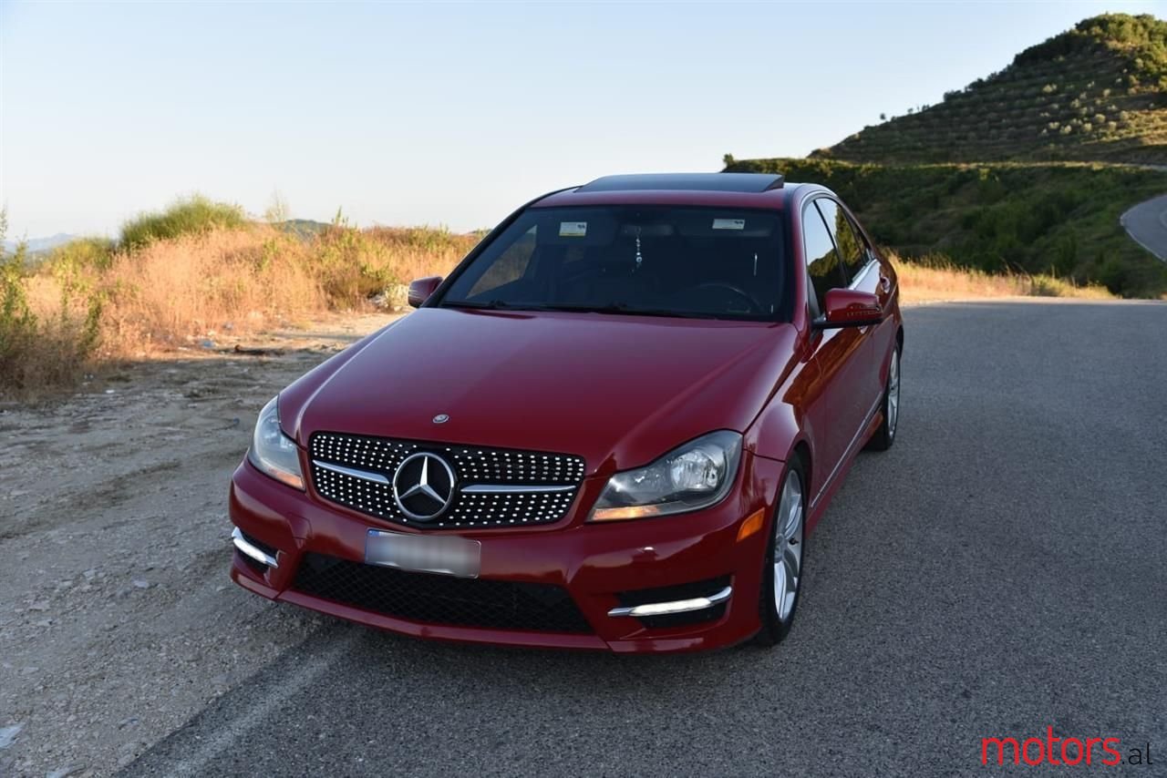 2012' Mercedes-Benz C 300 photo #1