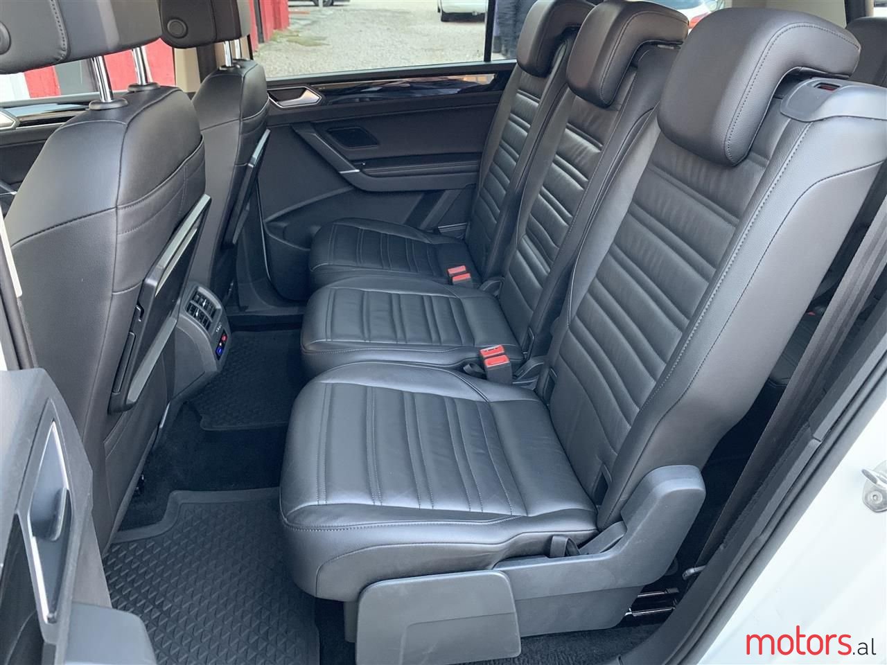 2016' Volkswagen Touran photo #4