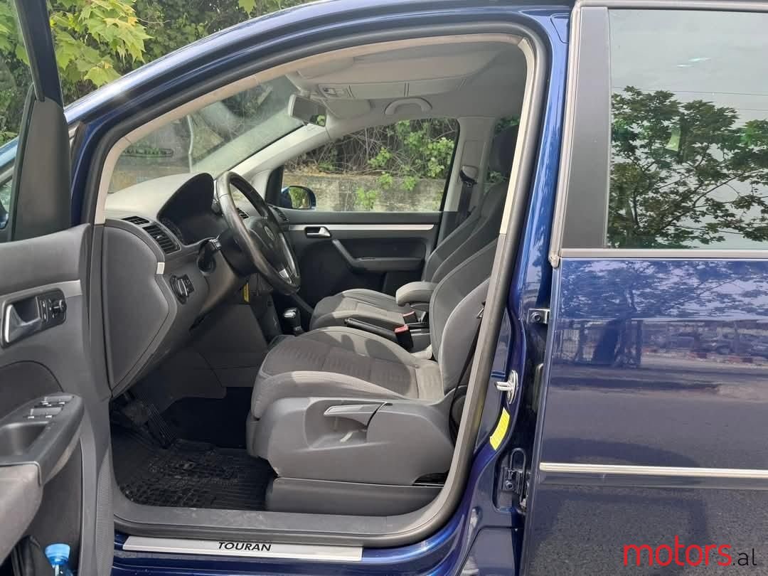 2006' Volkswagen Touran photo #4