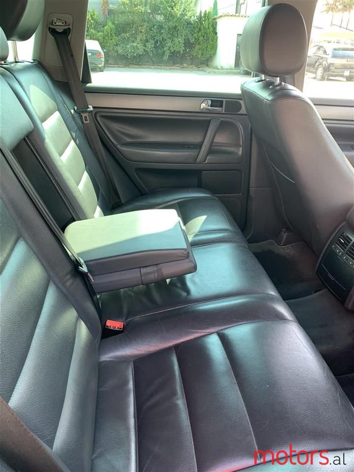 2008' Volkswagen Touareg photo #6