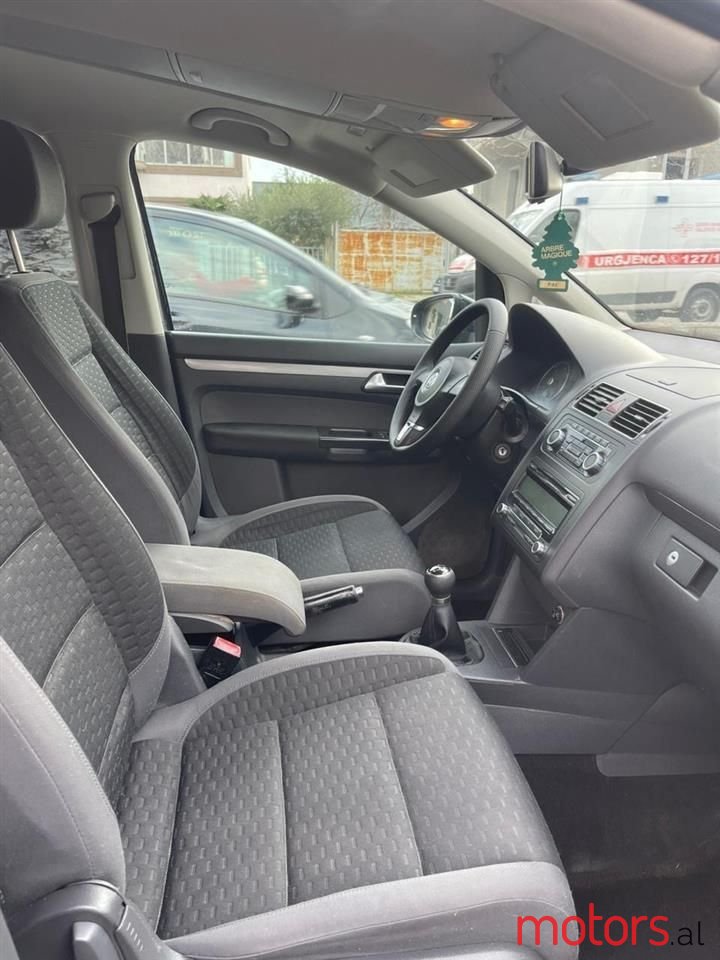 2011' Volkswagen Touran photo #6