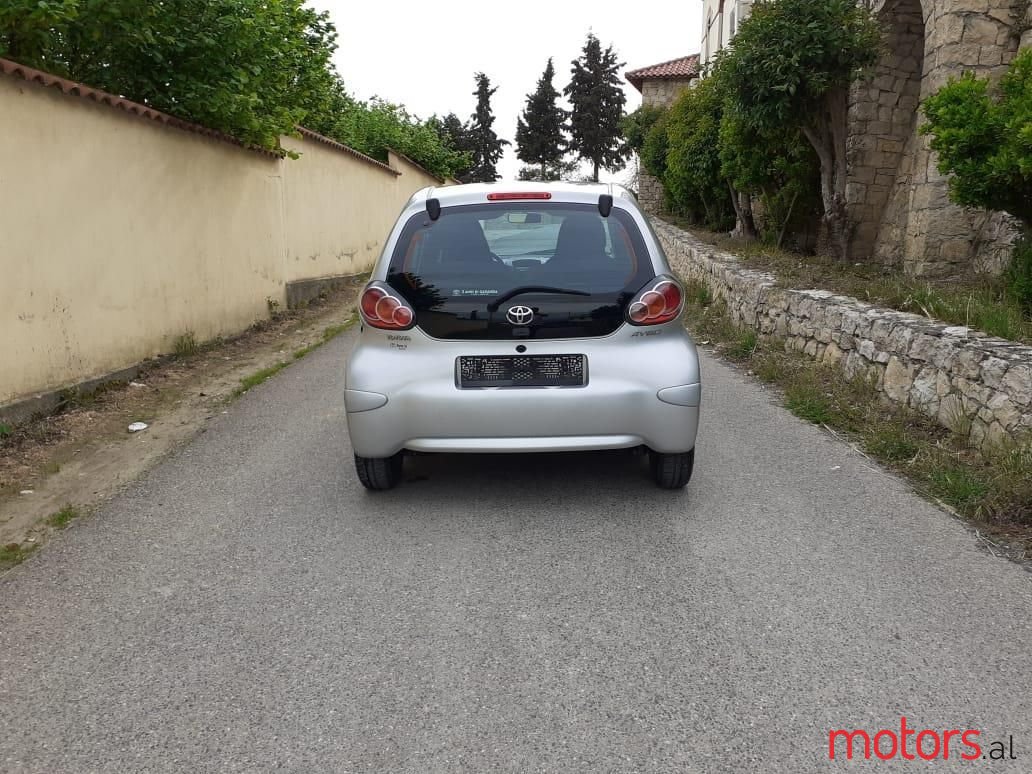 2011' Toyota Aygo photo #2