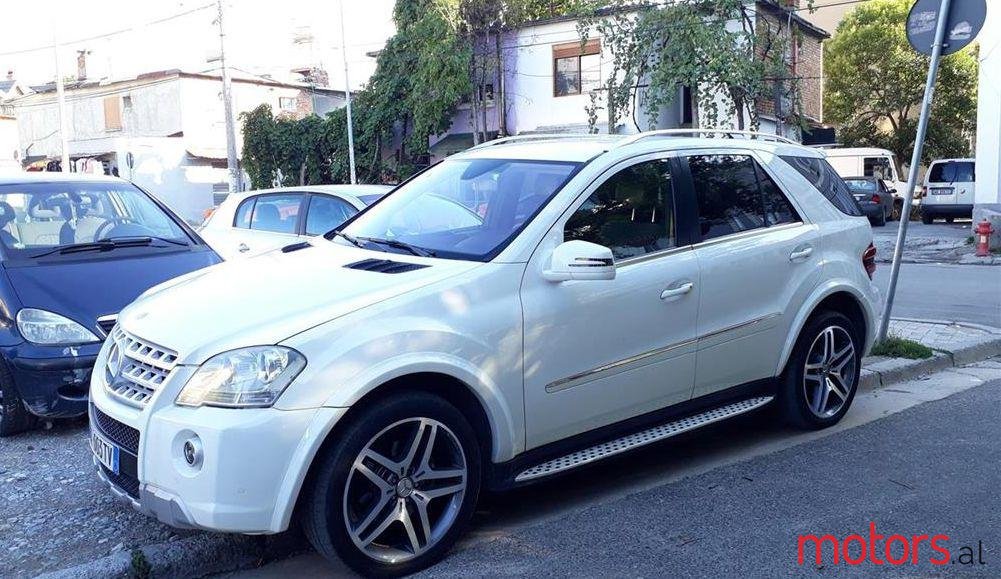 2011' Mercedes-Benz 350 photo #1