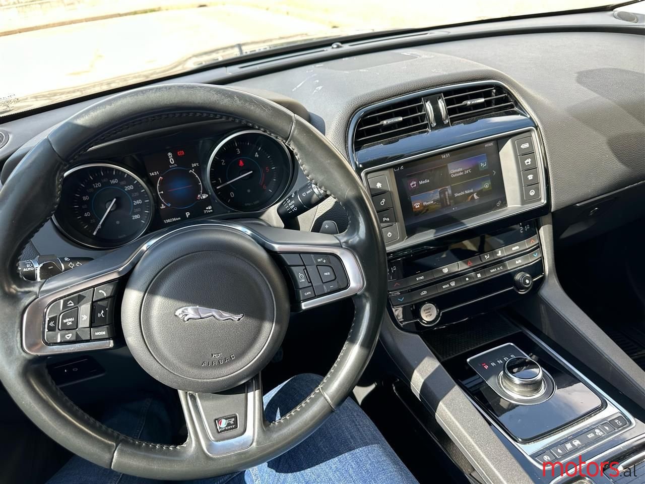 2017' Jaguar F-Pace photo #5