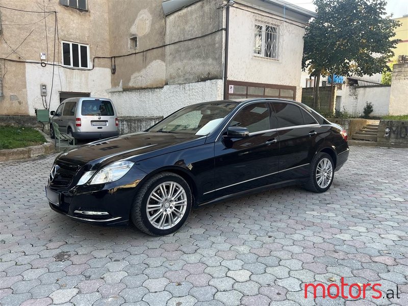 2013' Mercedes-Benz E 220 photo #2