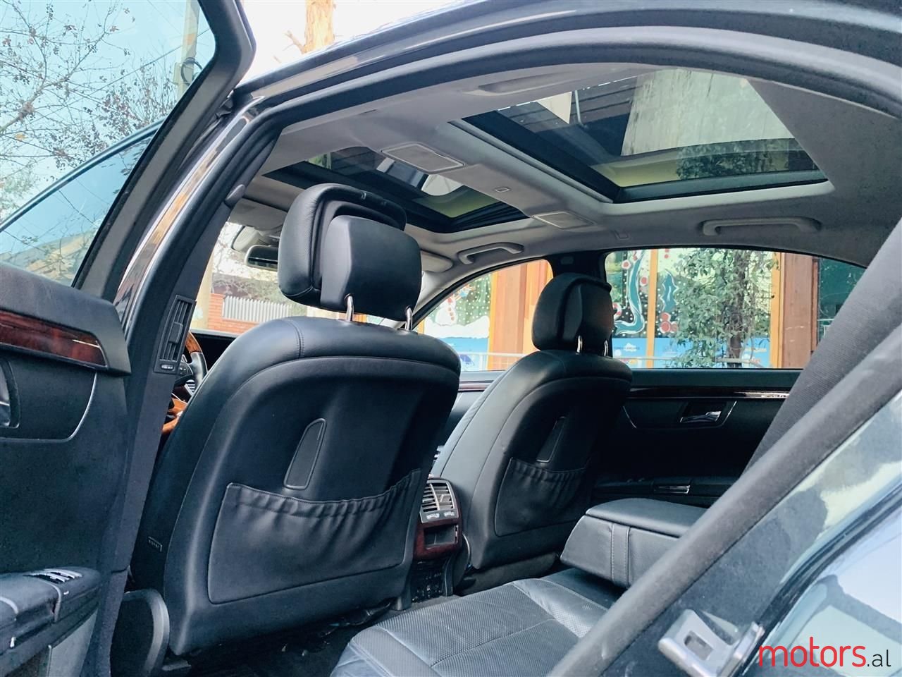 2010' Mercedes-Benz S 550 photo #6