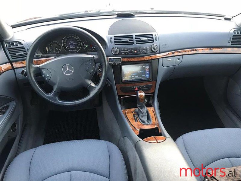 2006' Mercedes-Benz E 280 photo #2