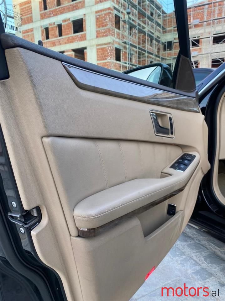 2010' Mercedes-Benz E 220 photo #3