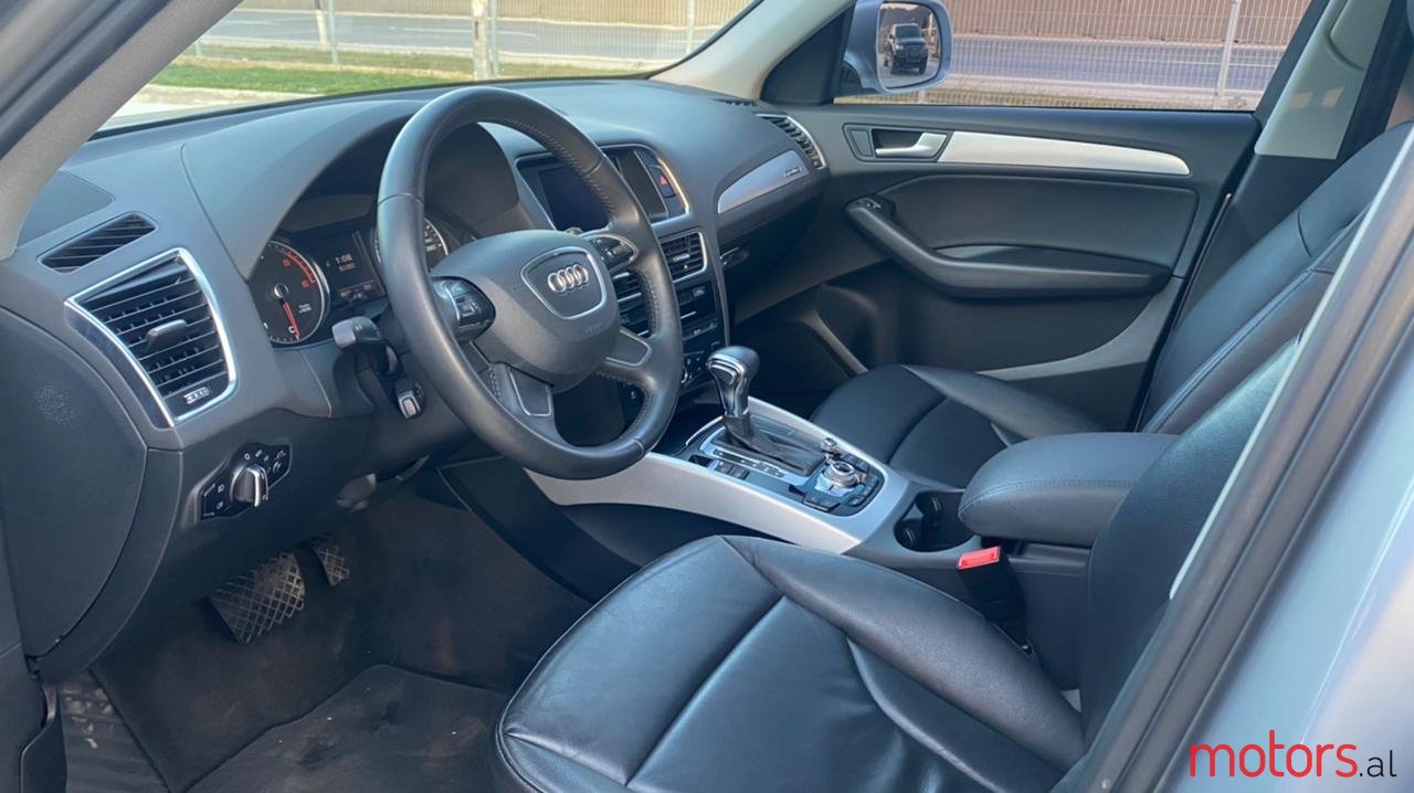 2012' Audi Q5 photo #7