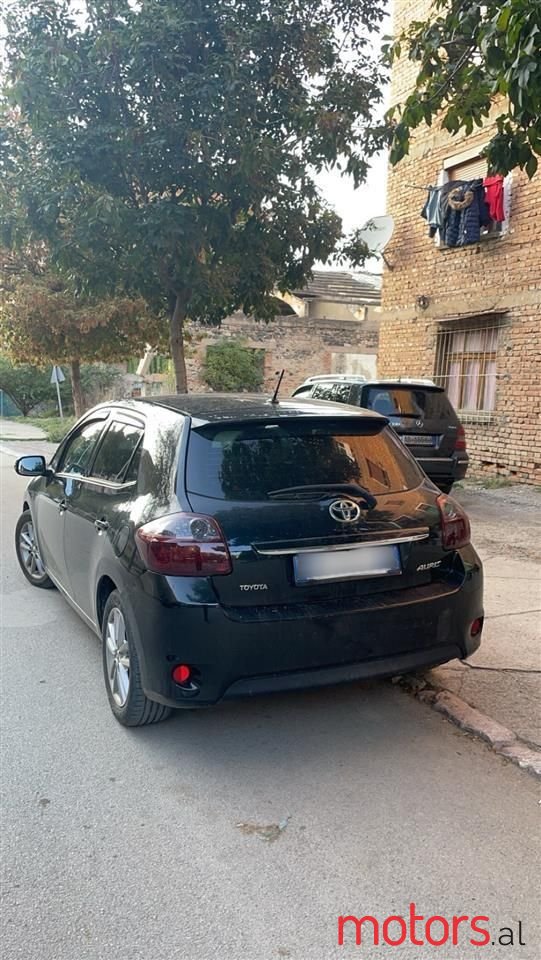 2011' Toyota Auris photo #4