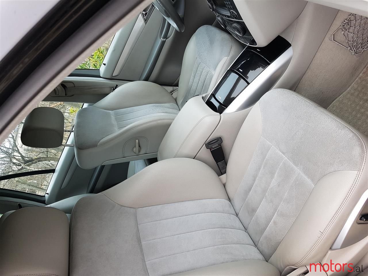 2008' Mercedes-Benz R 320 photo #3