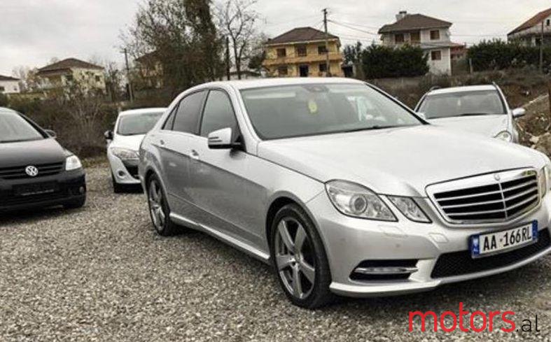 2012' Mercedes-Benz E 220 photo #1