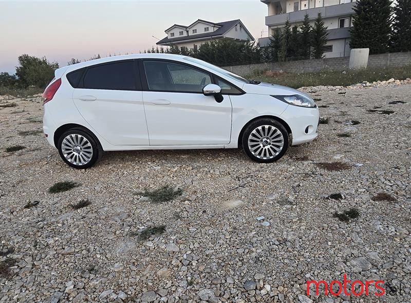 2009' Ford Fiesta photo #2