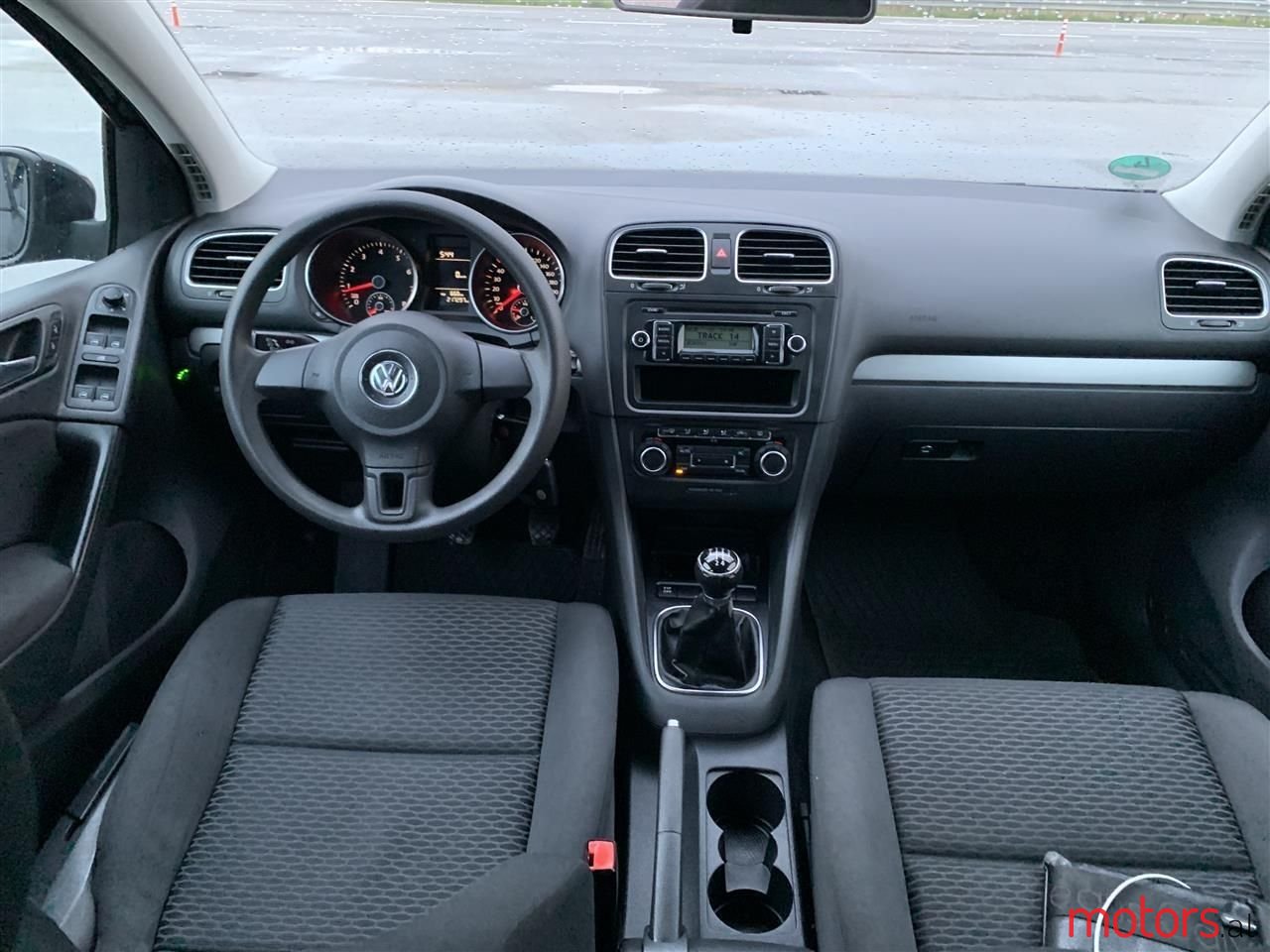 2009' Volkswagen Golf photo #4