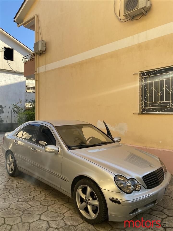 2004' Mercedes-Benz C 240 photo #3