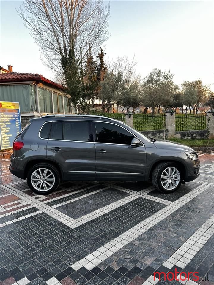 2013' Volkswagen Tiguan photo #2