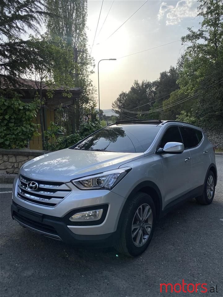 2012' Hyundai Santa Fe photo #4