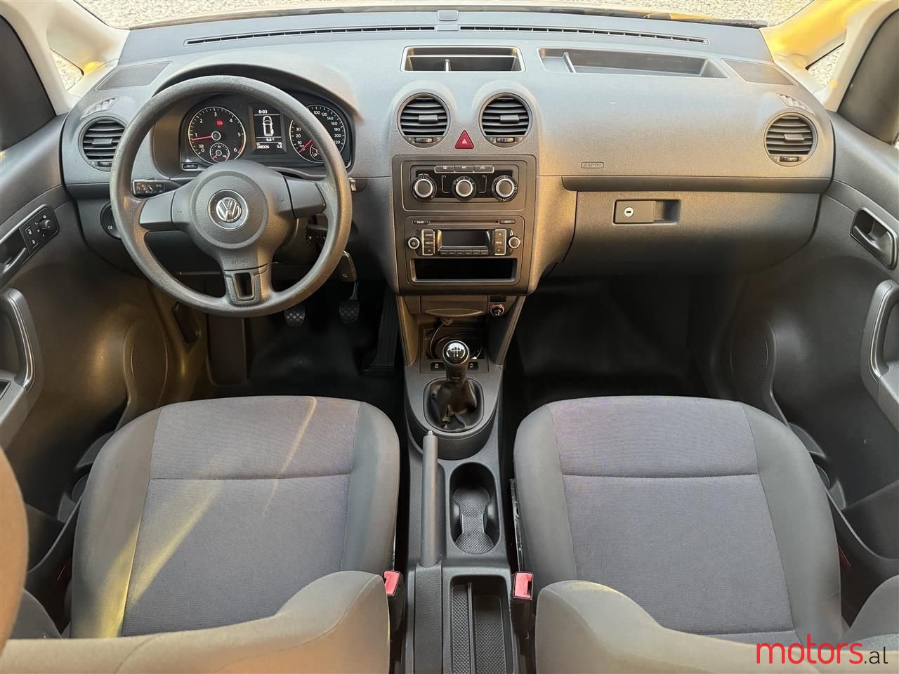 2014' Volkswagen Caddy photo #4