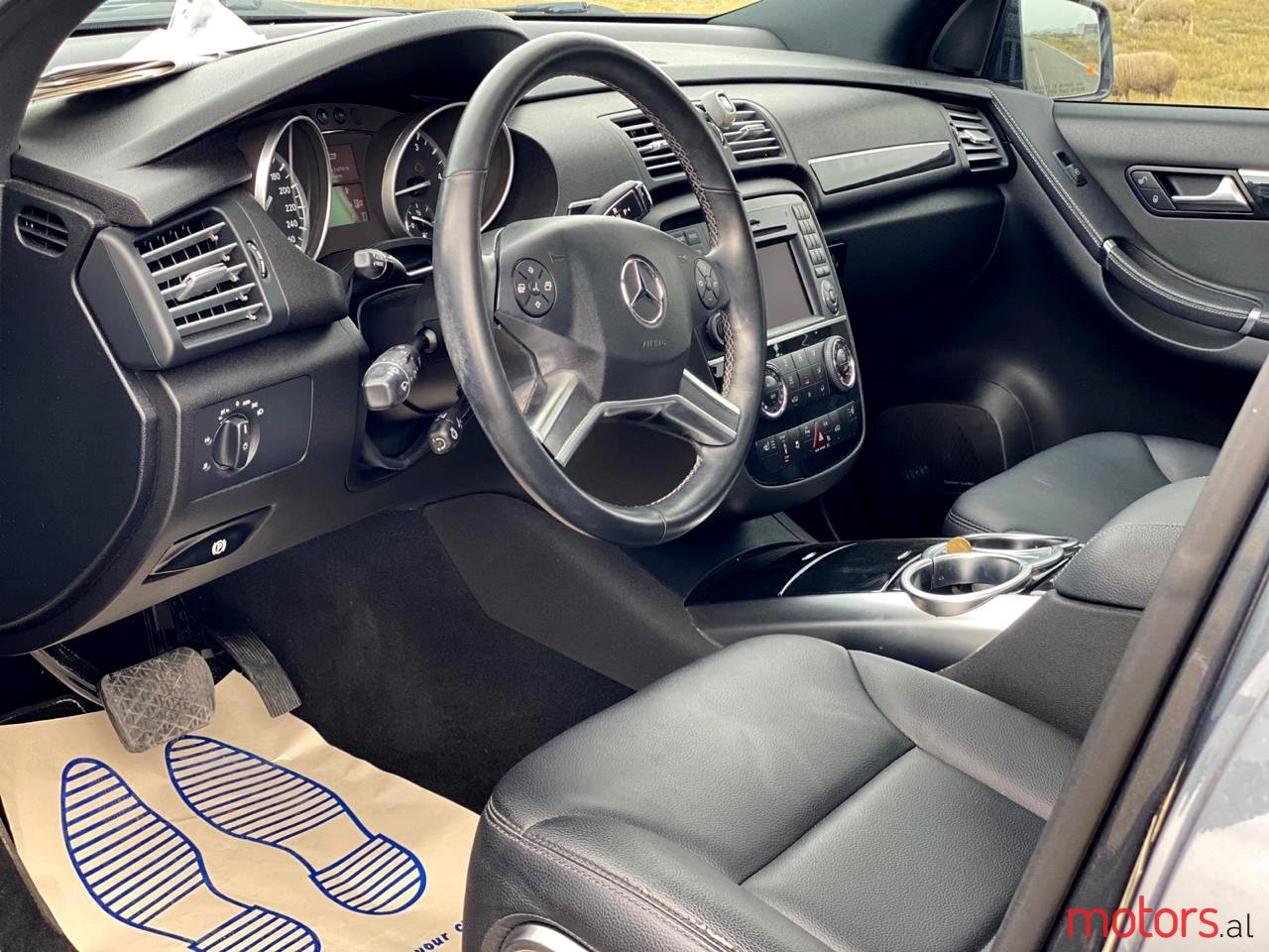 2012' Mercedes-Benz R 350 photo #6