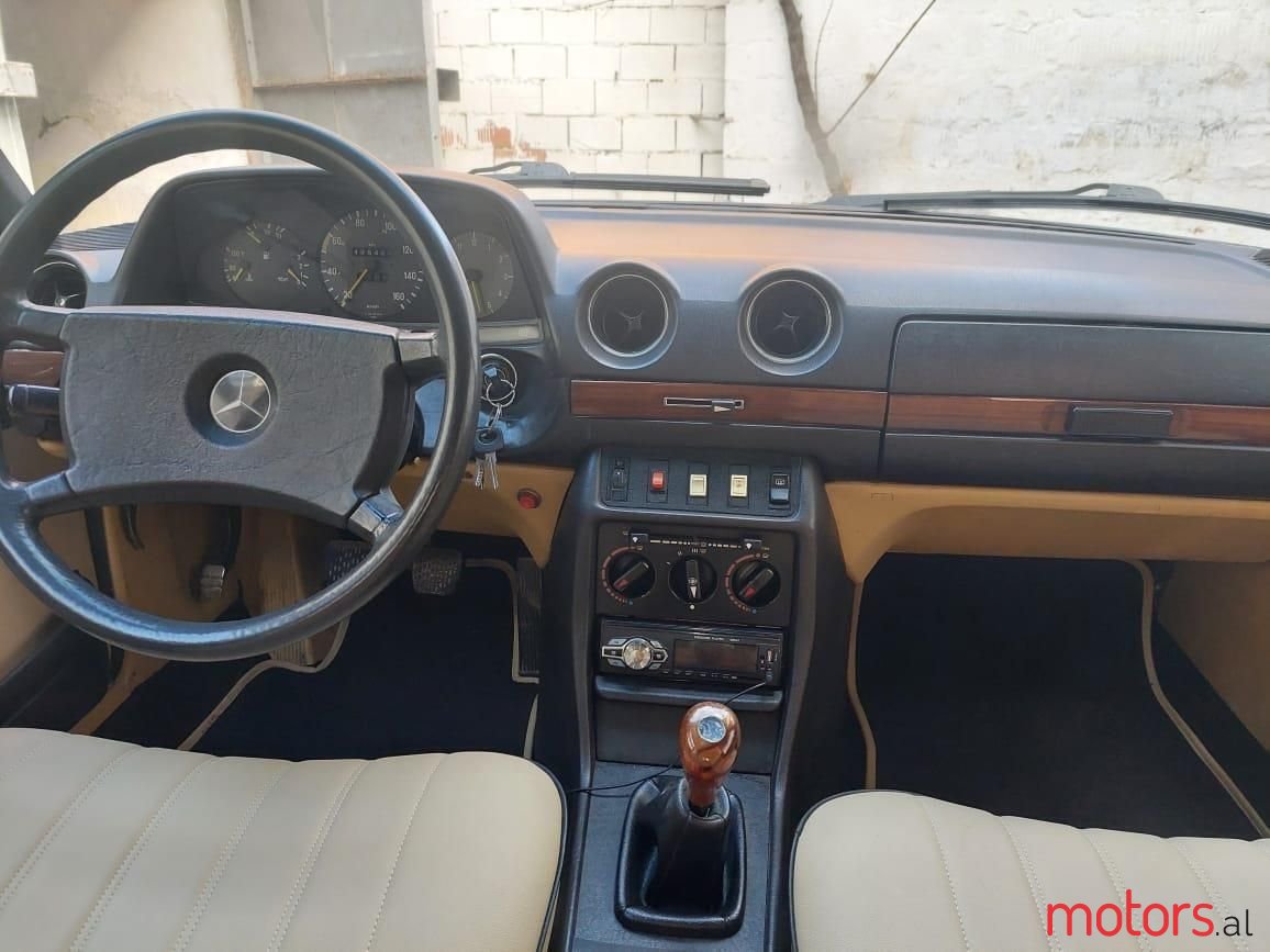1983' Mercedes-Benz 240 photo #5