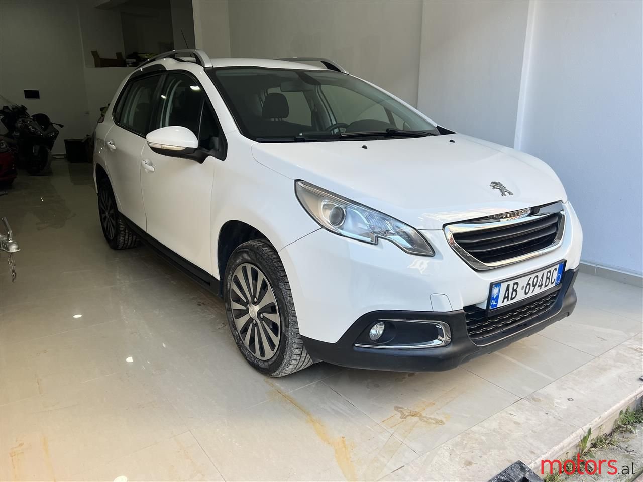 2013' Peugeot 2008 photo #1