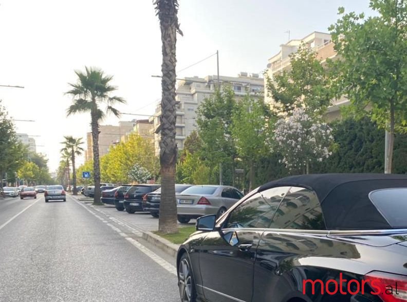 2012' Mercedes-Benz E 350 photo #3