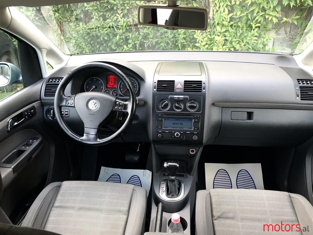 2006' Volkswagen Touran photo #6