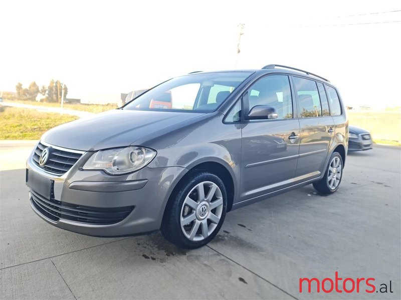 2007' Volkswagen Touran photo #5