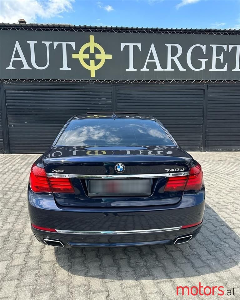 2013' BMW 740 photo #5