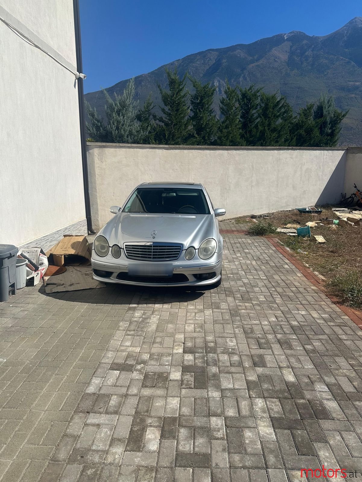 2004' Mercedes-Benz E 220 photo #4