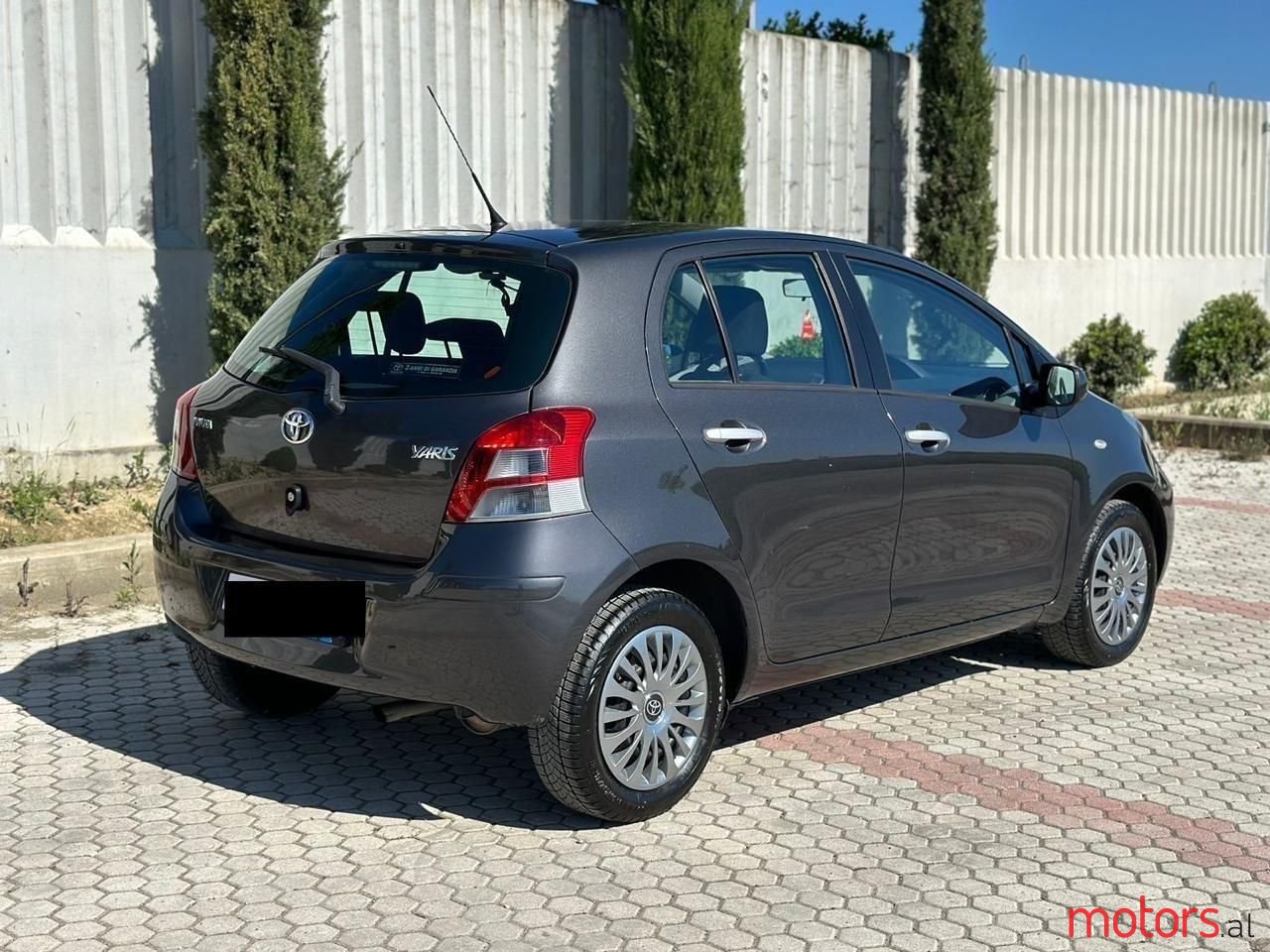 2011' Toyota Yaris photo #5