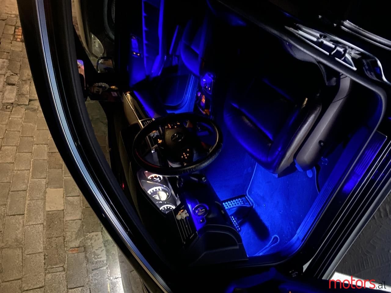 2011' Mercedes-Benz E 220 photo #6