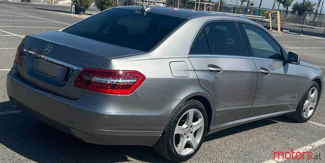 2011' Mercedes-Benz 220 photo #5