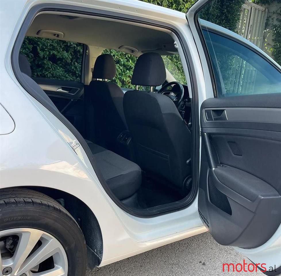 2014' Volkswagen Golf photo #5